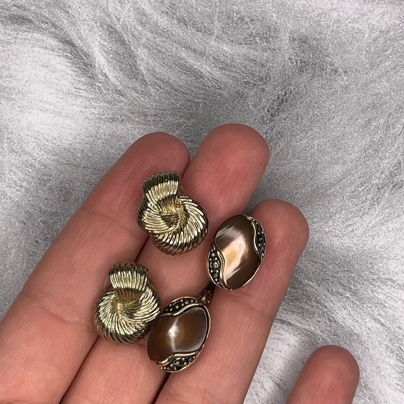 Elegant Vintage Gold and Brown Women's Earrings - Picture 2 of 3